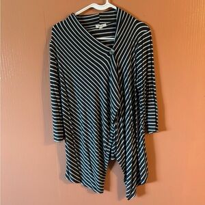 🎄 Maurices Black and White Striped Cardigan